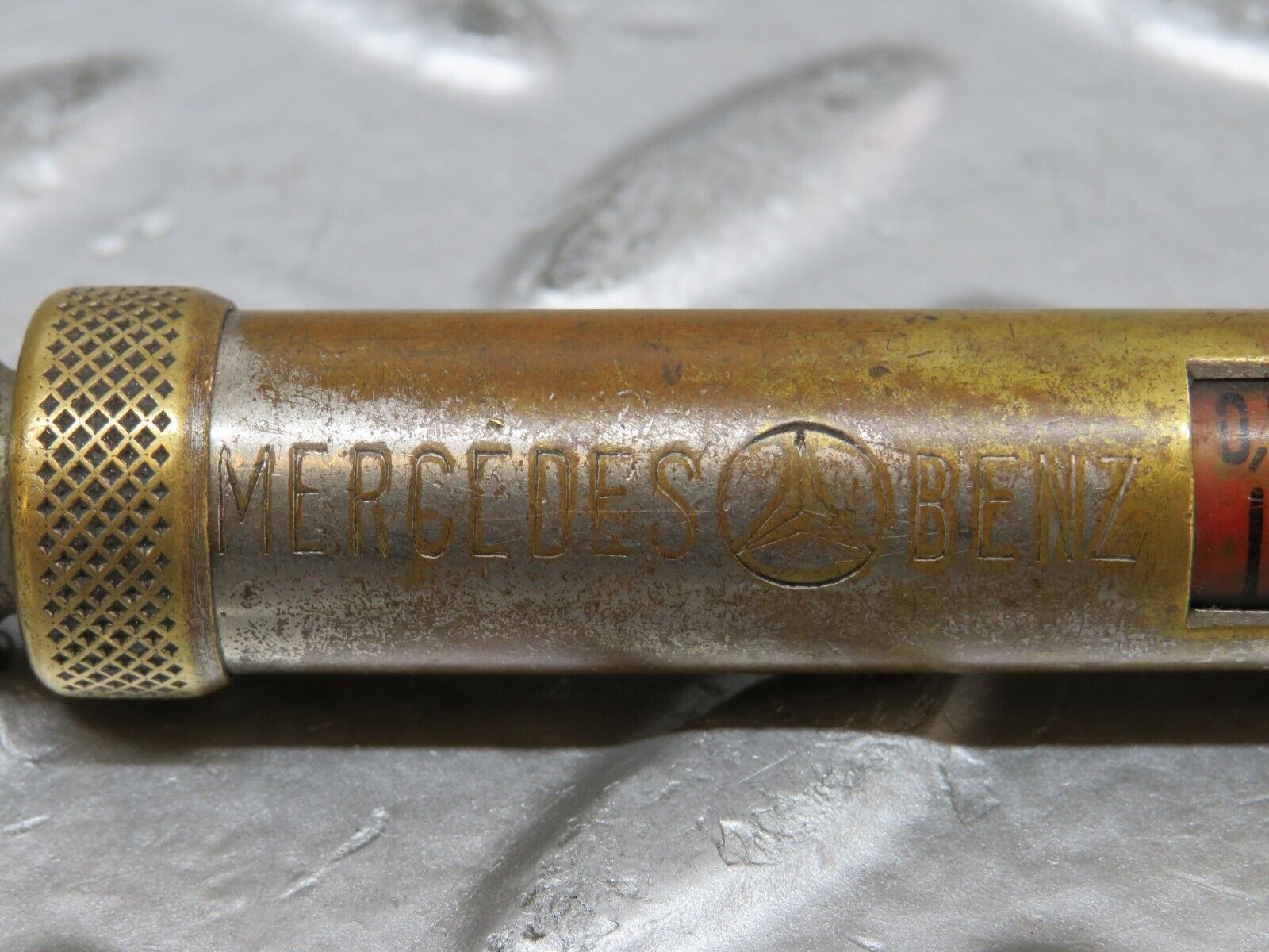 27021 Mercedes-Benz Tyre Pressure Gauge