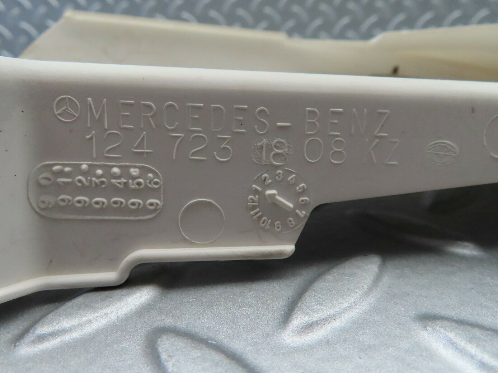 6485 Mercedes-Benz S124 E220 Wagon Lock Cover Front Right 1247231808