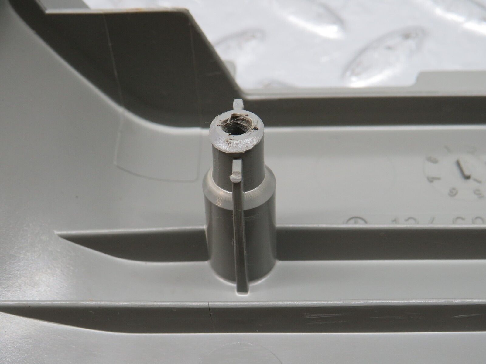 32324 Mercedes-Benz S124 300TE B Pillar Lower Cover Right Side Grey 1246920422