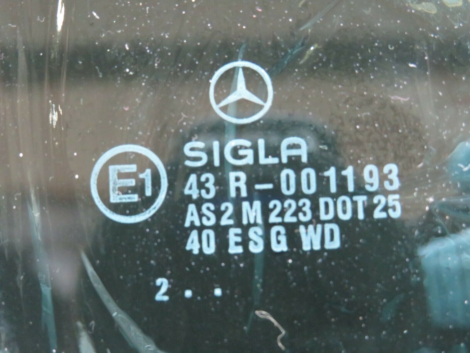 24437 Mercedes-Benz S124 220TE Wagon Rear Right Door Window Glass