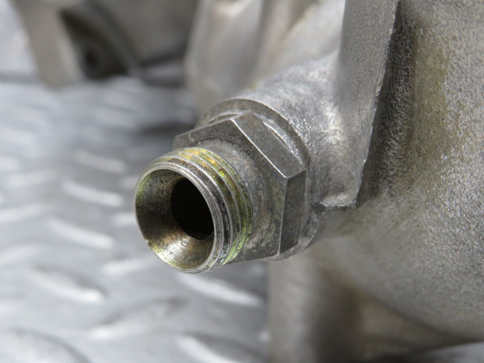 25799 Mercedes-Benz W124 280E Air Intake Manifold 1041414101