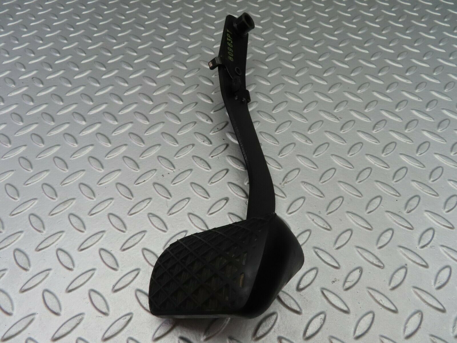 6780 Mercedes-Benz S124 E220 Wagon Brake Pedal 1232910082