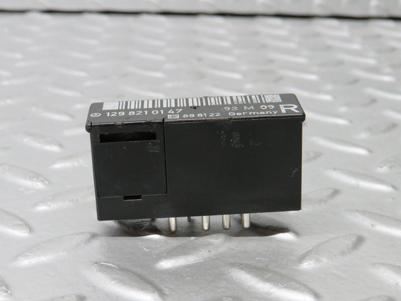 38396 Mercedes-Benz R129 280SL Coupe Right Seat Locking Relay 1298210147