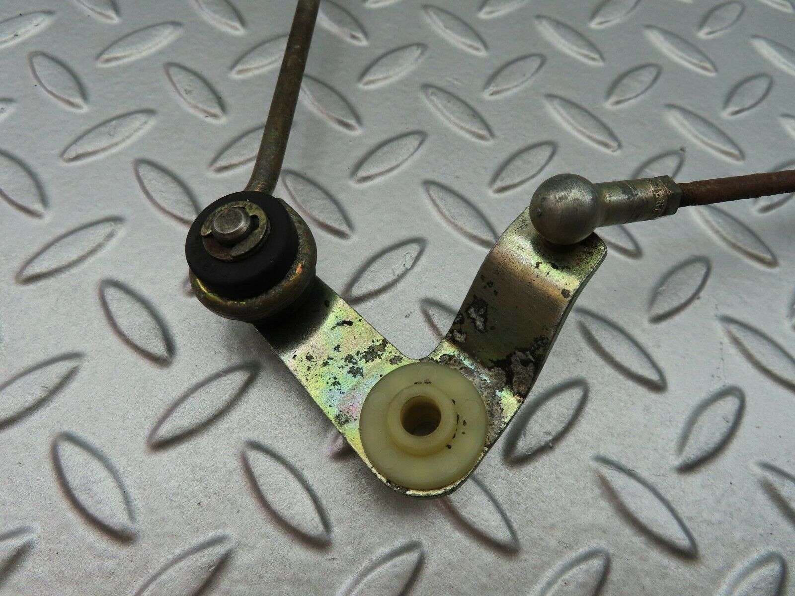 6409 Mercedes-Benz W126 380SE Accelerator Linkage