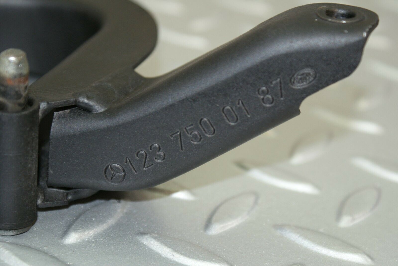 2798 Mercedes-Benz C123 280CE Coupe Trunk Lid Hinge Left Side 1237500187