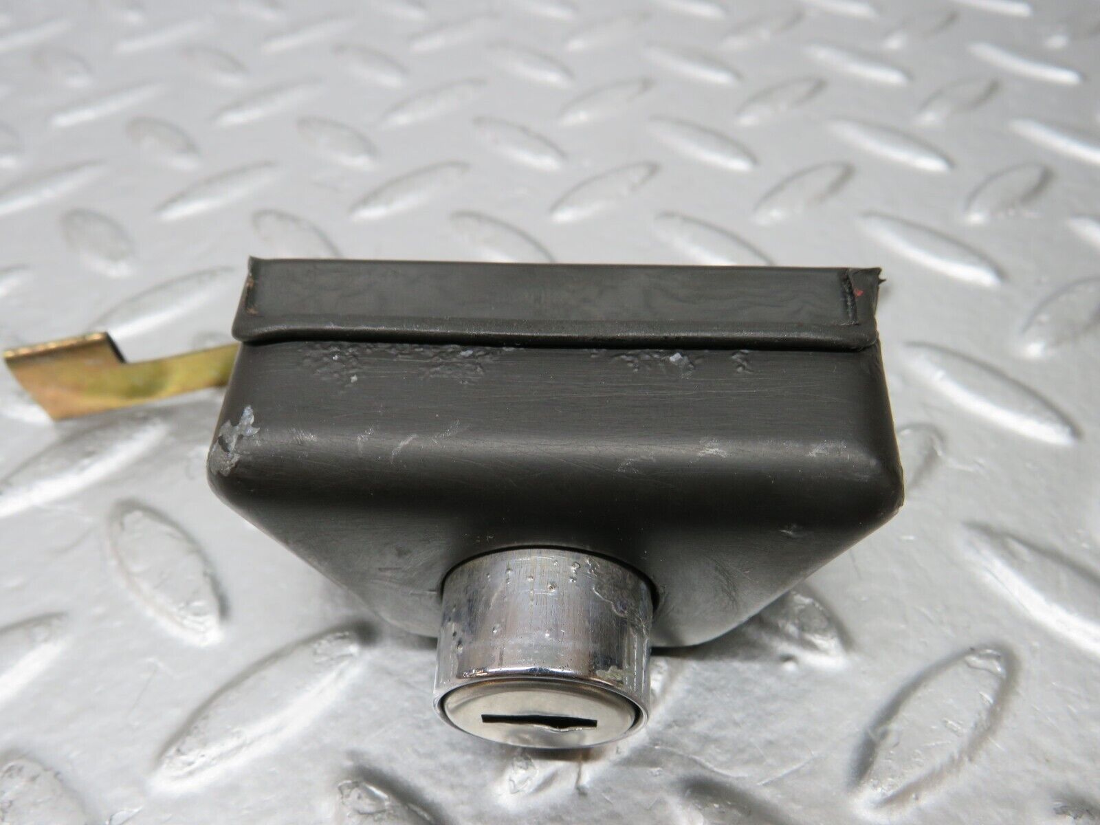 25586 Mercedes-Benz W123 200 Trunk Lock No Key 1237580096