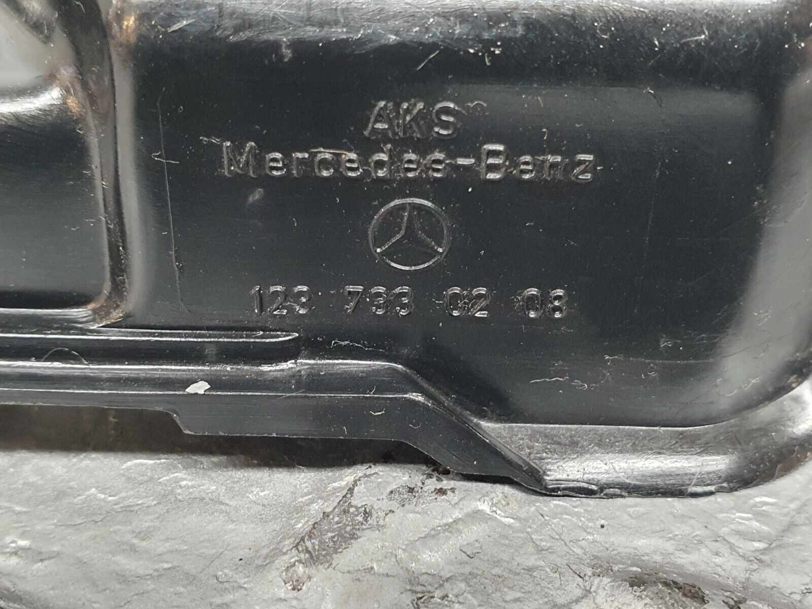 41105 Mercedes-Benz W126 300SE Rear Right Door Lock Mechanism 1237330208