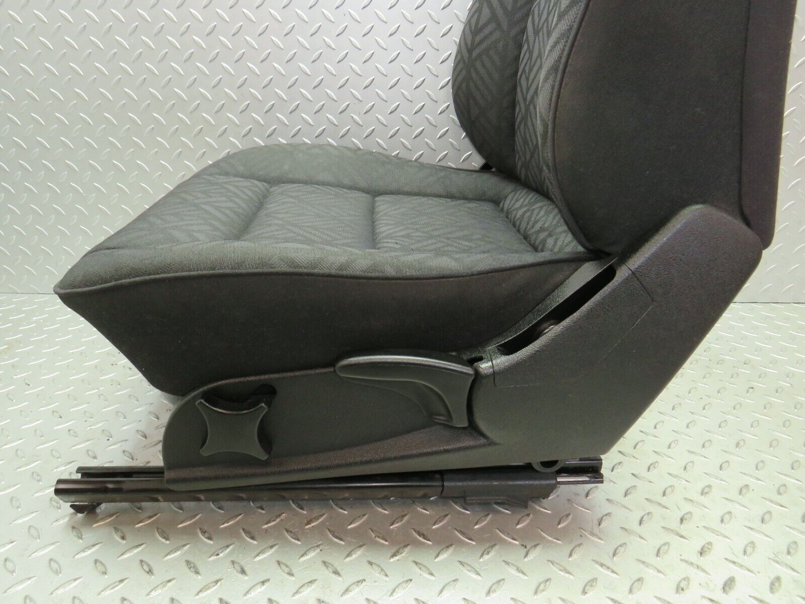 33348 Mercedes-Benz W202 C180 Front Left Passenger Seat 2029101450