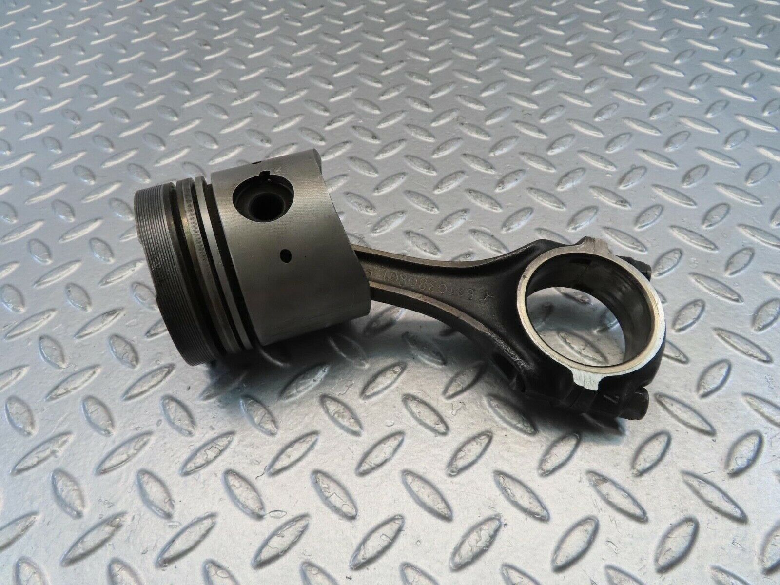 10995 Mercedes-Benz W115 220D Piston With Connecting Rod 86.98 mm