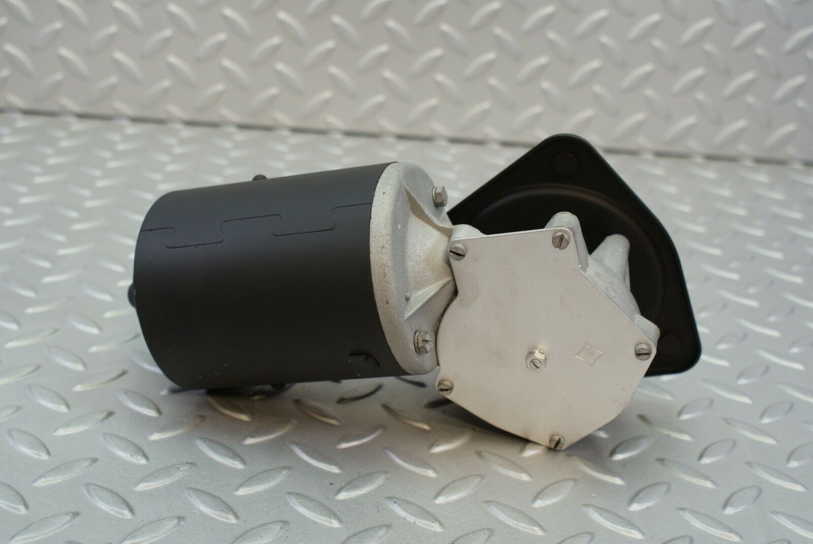 3072 Mercedes-Benz W115 220D Wiper Motor