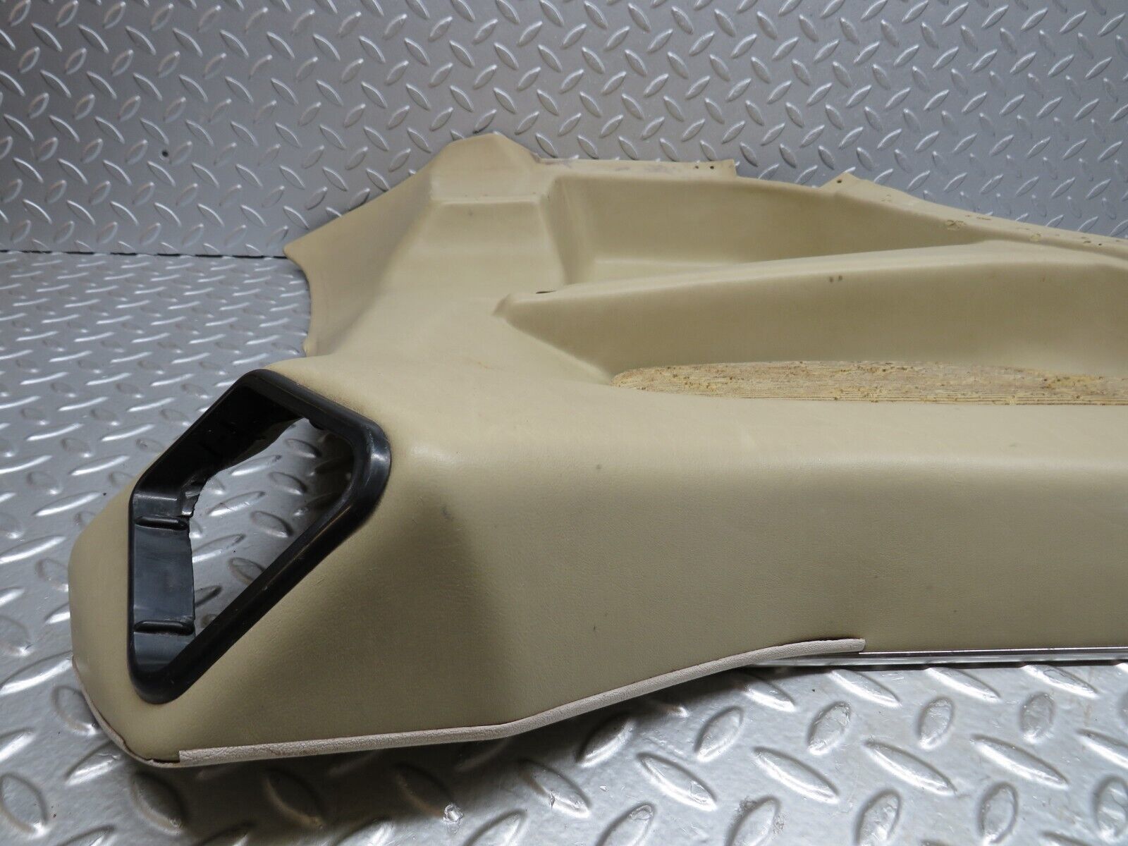 37072 Mercedes-Benz C126 420SEC Coupe Rear Left Card Panel Beige