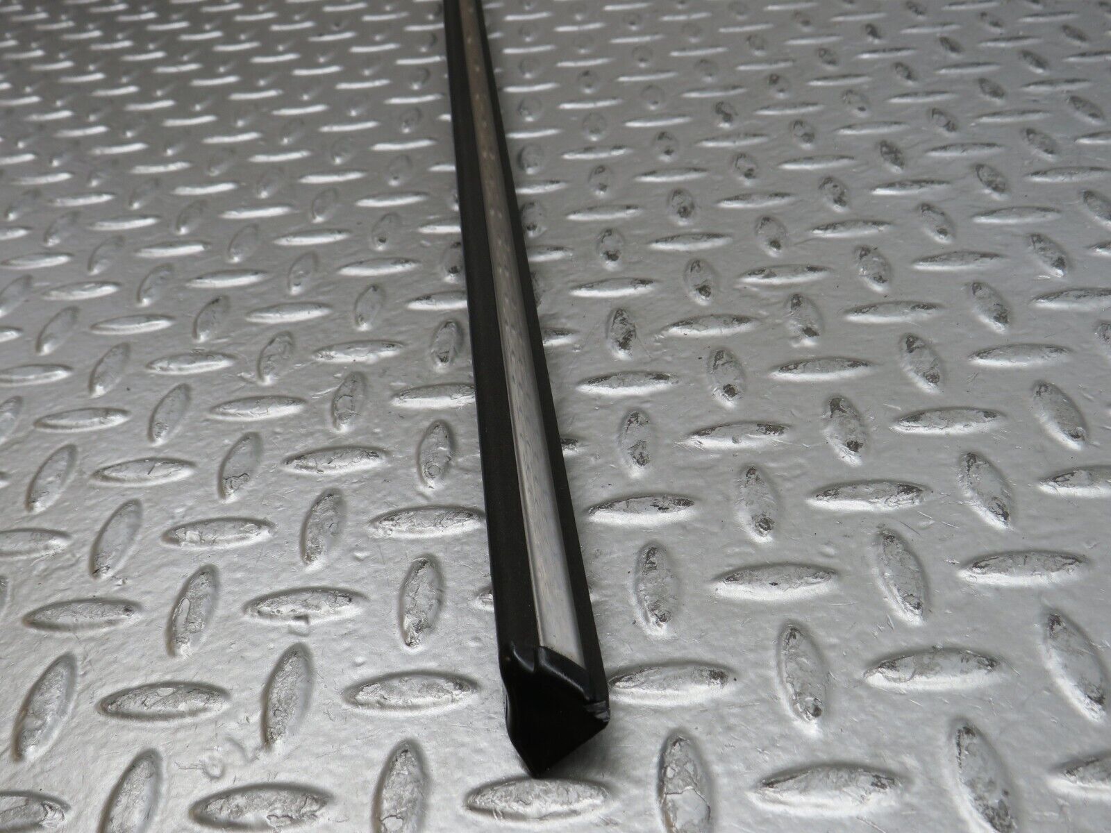 28237 Mercedes-Benz S123 240D Wagon Front Right Door Centre Moulding Trim