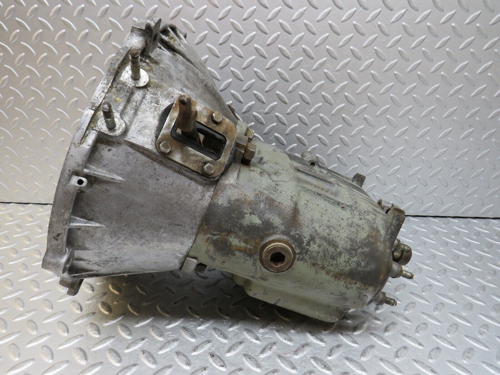 35951 Mercedes-Benz W108 Manual Gearbox 4 Speed 46020 1112610501