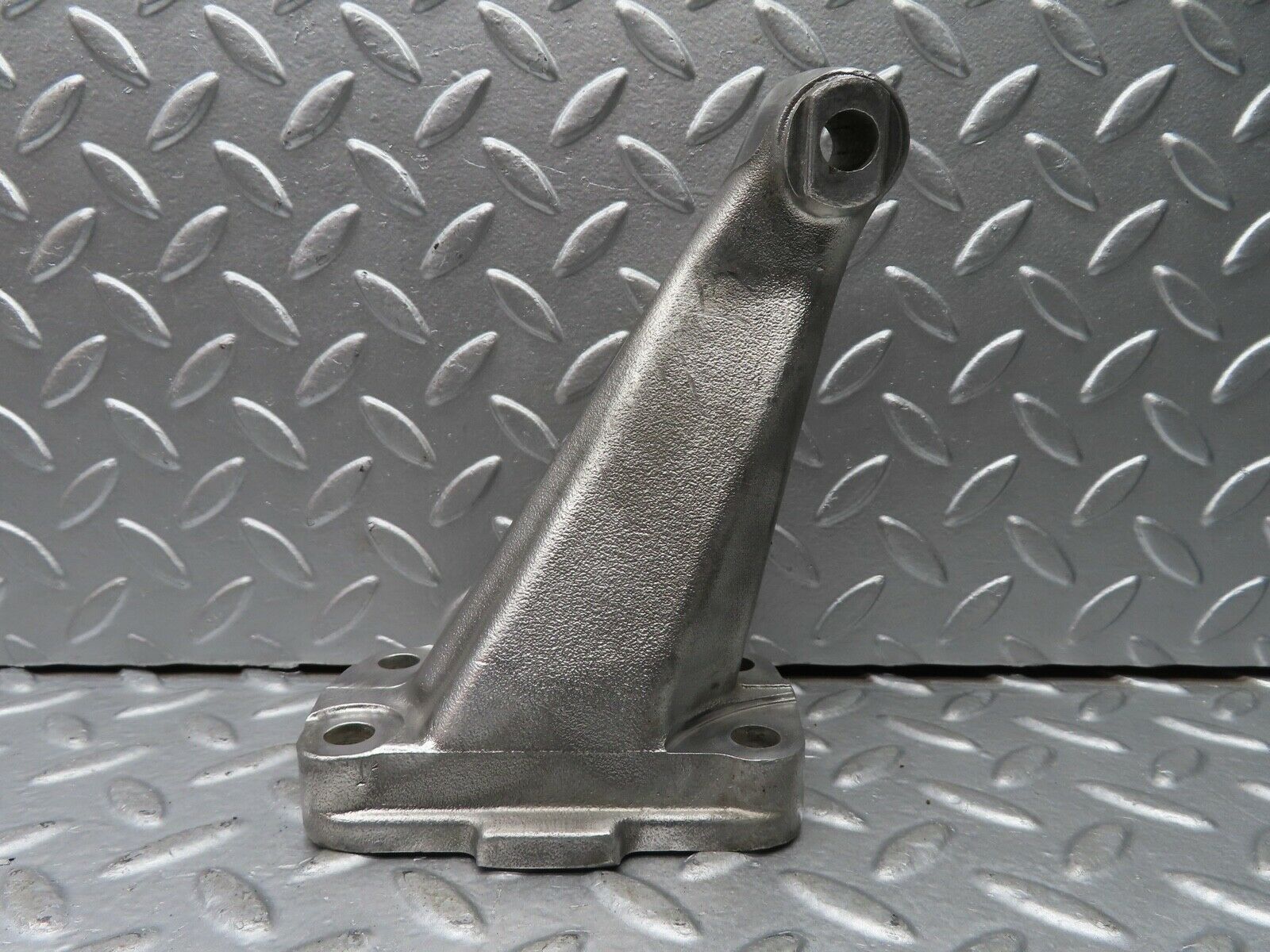 20921 Mercedes-Benz W114 250CE Coupe Engine Mount Bracket Left Side 1802233804