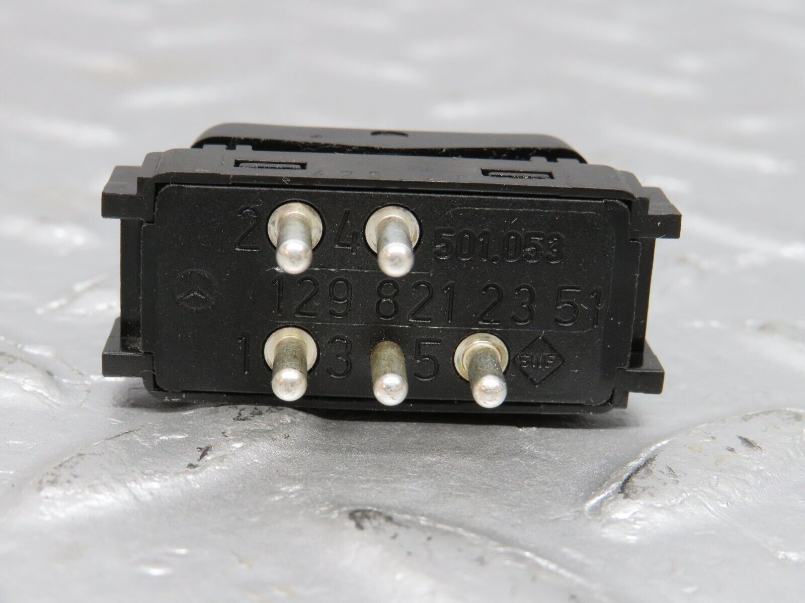 39639 Mercedes-Benz R129 320SL Coupe Rear Windscreen Defroster Switch 1298212351