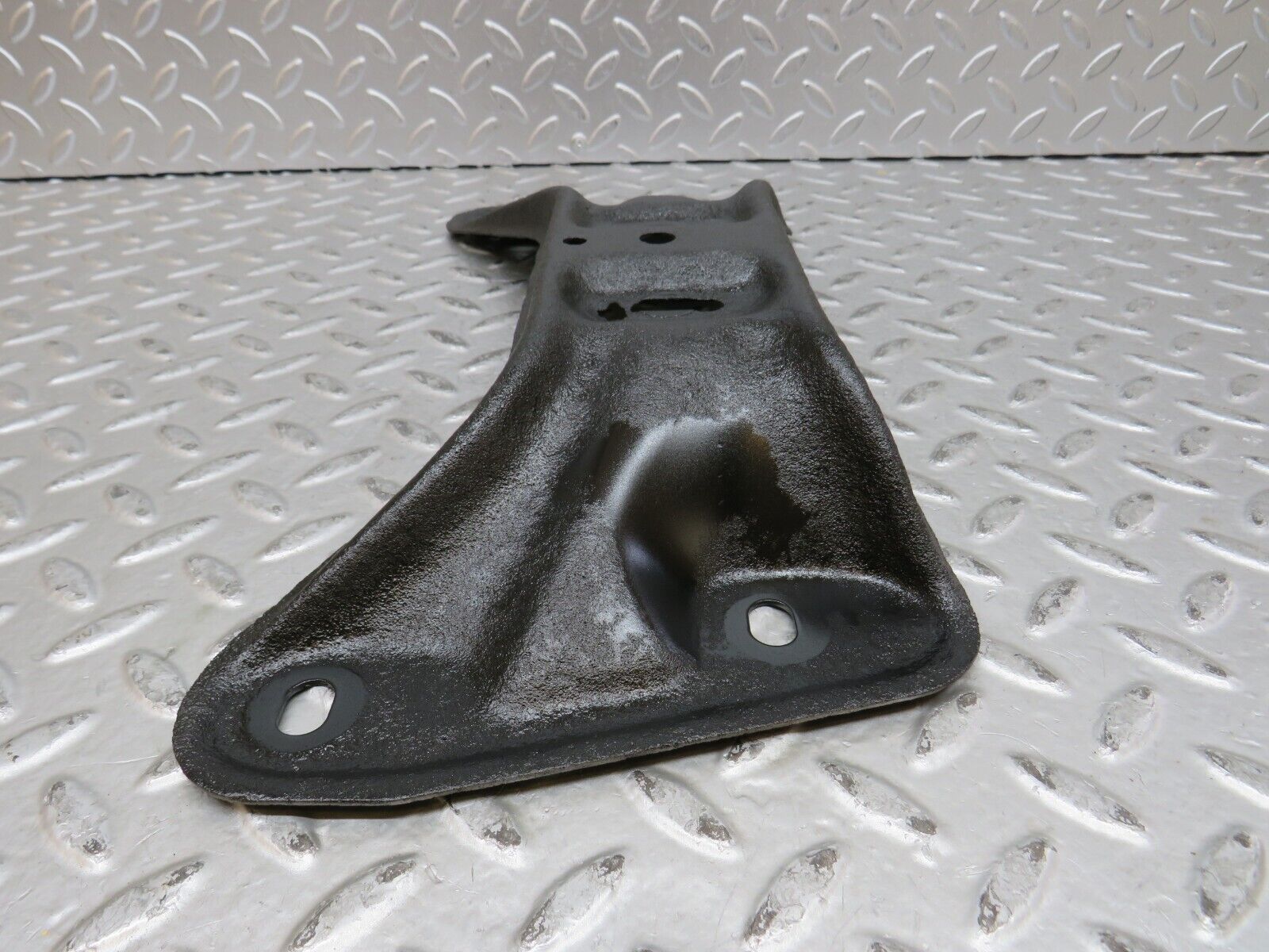 28727 Mercedes-Benz W123 230E Gearbox Mount Bracket