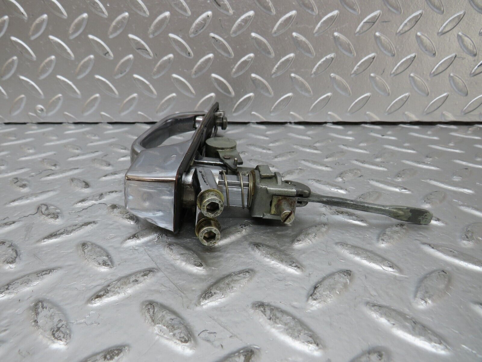 26081 Mercedes-Benz W116 450SE Chrome Door Handle Fr. Right No Key 1167600159