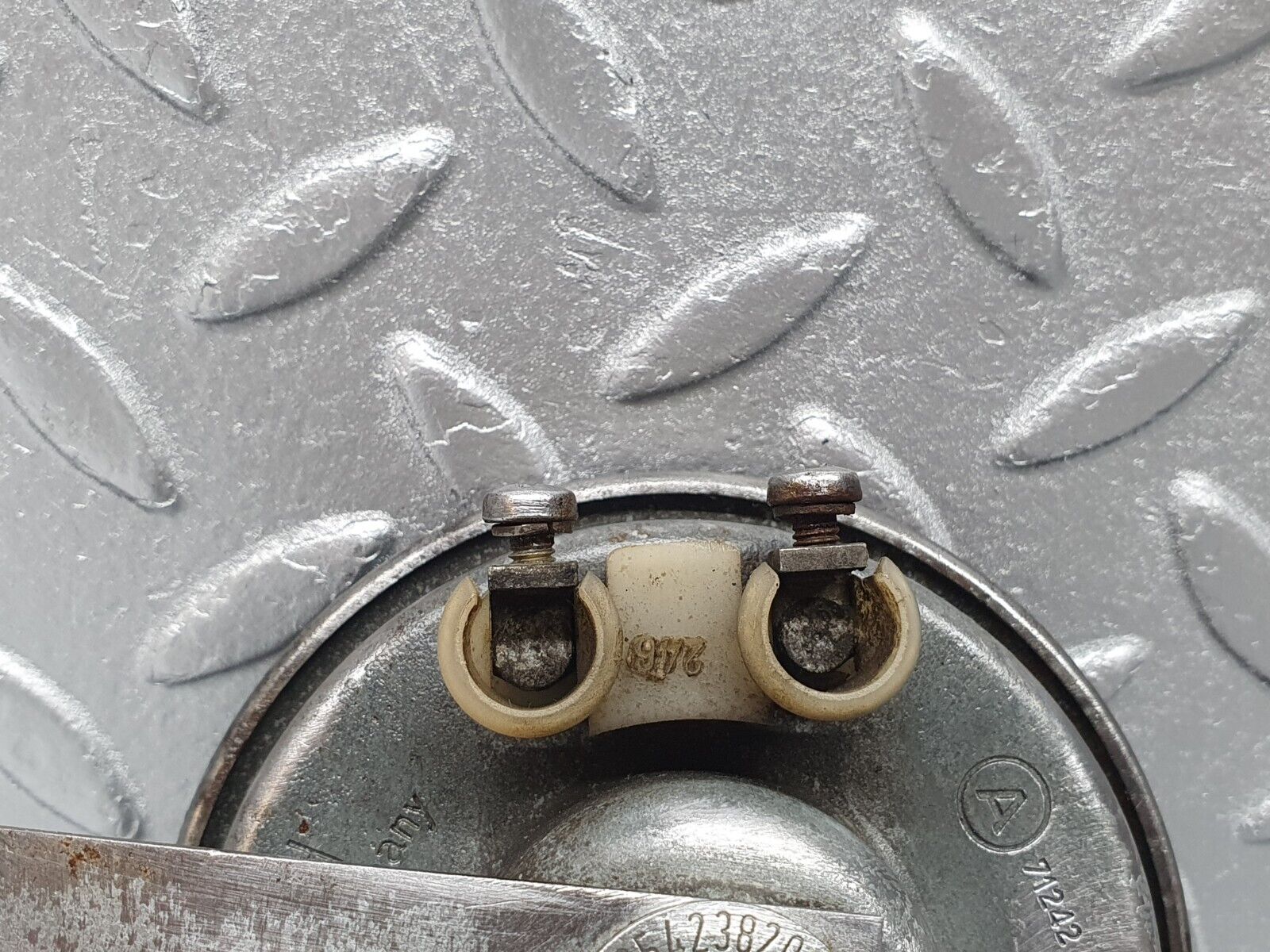 40745 Mercedes-Benz W123 300D Horn Bosch 20016 0035423820