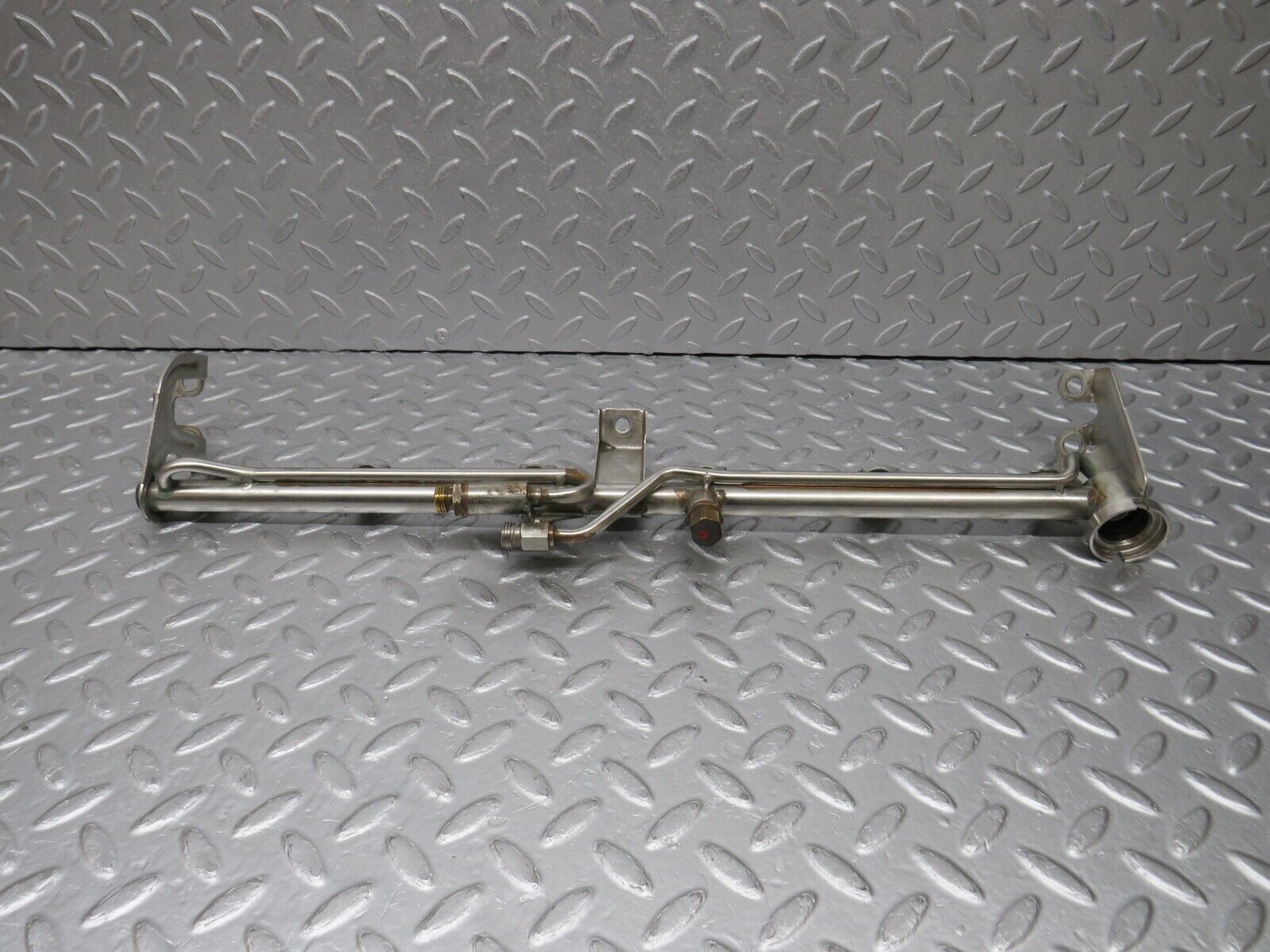 38566 Mercedes-Benz R129 280SL Coupe Fuel Injector Rail