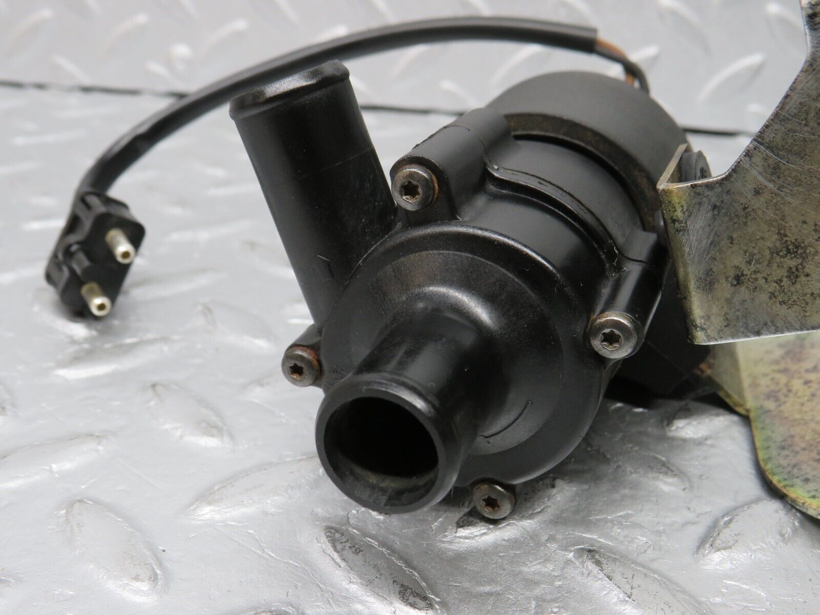 38406 Mercedes-Benz R129 280SL Coupe Heating Water Pump 0018351064
