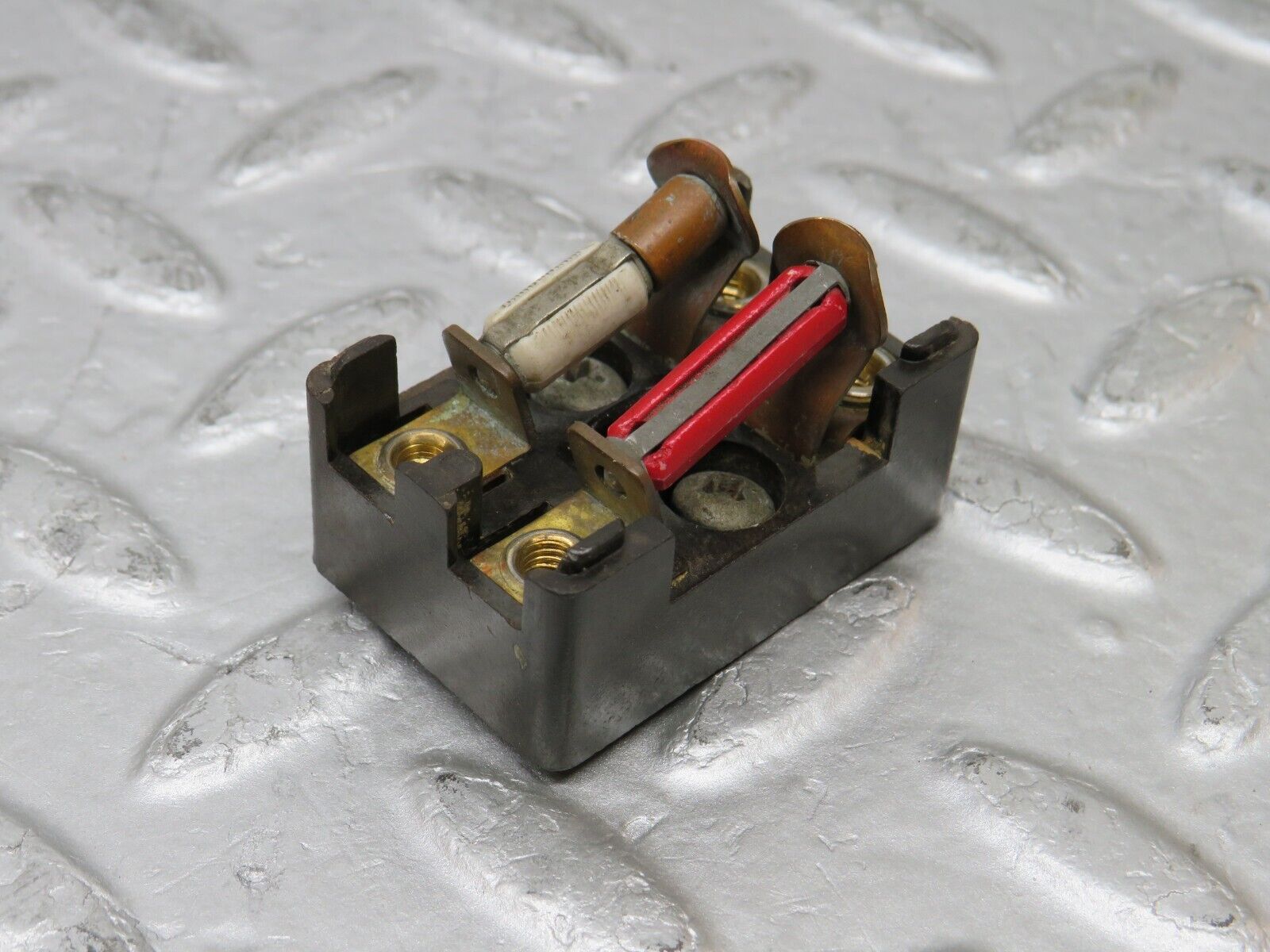 37323 Mercedes-Benz W109 300SEL Fuse Box Connector