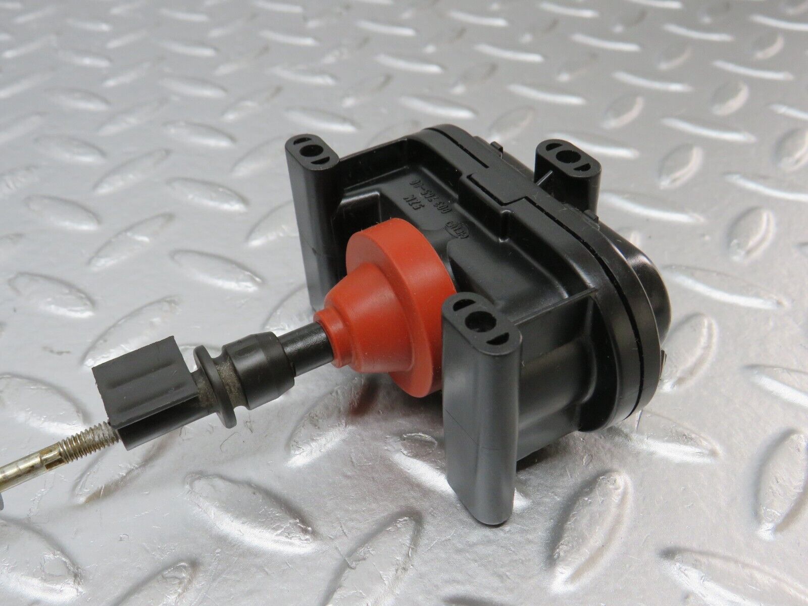 34333 Mercedes-Benz C126 380SEC Coupe Trunk Lock Vacuum Actuator