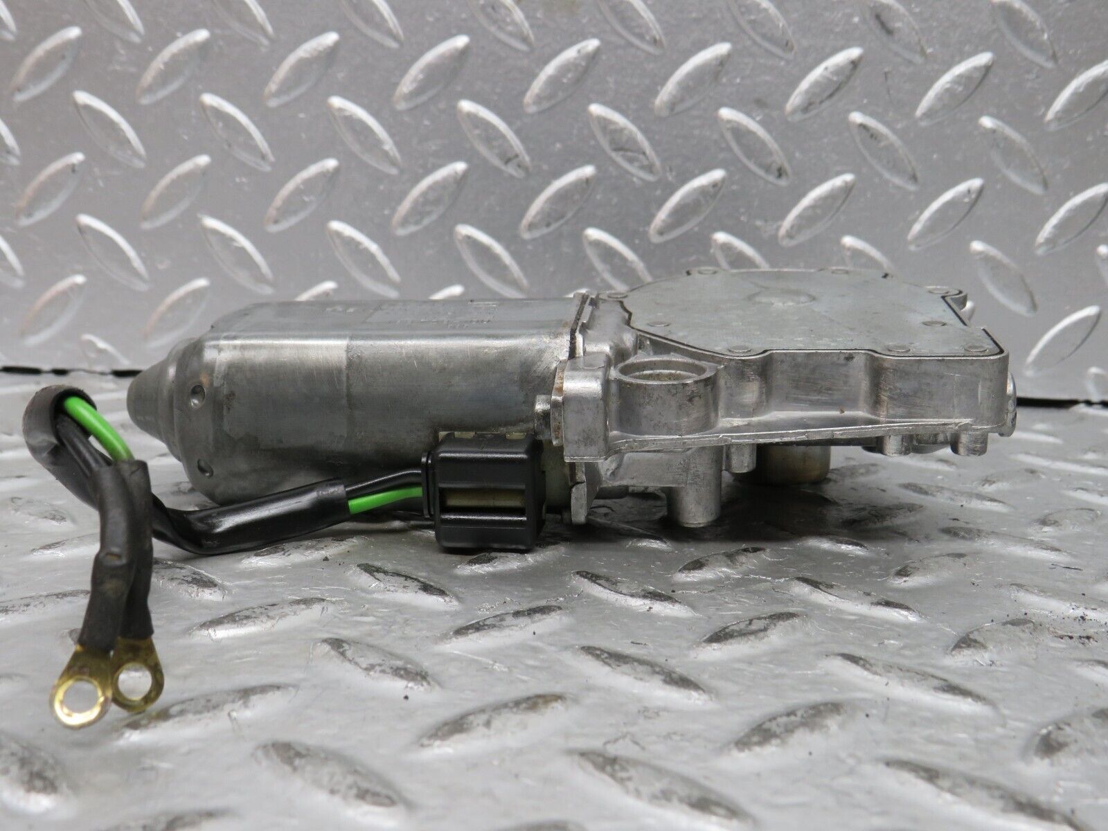 27664 Mercedes-Benz S124 300TE Window Regulator Motor Left Bosch 0130821284