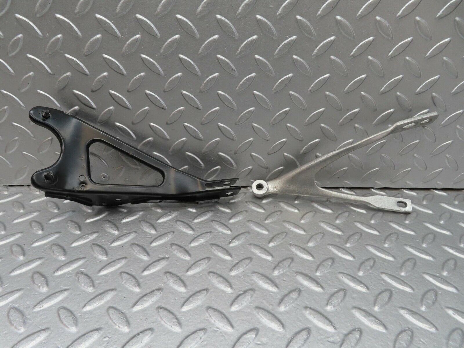 14760 Mercedes-Benz W201 190E Steering Column Bracket