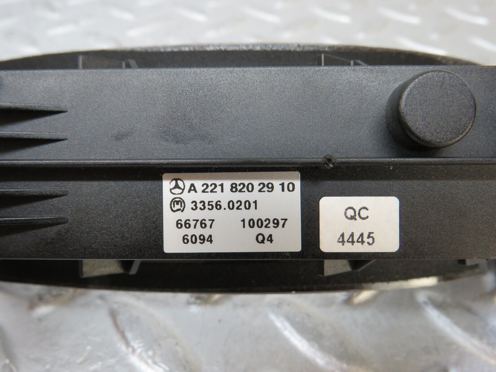 35142 Mercedes-Benz W221 Dashboard Control Switch Unit Panel 2218202910