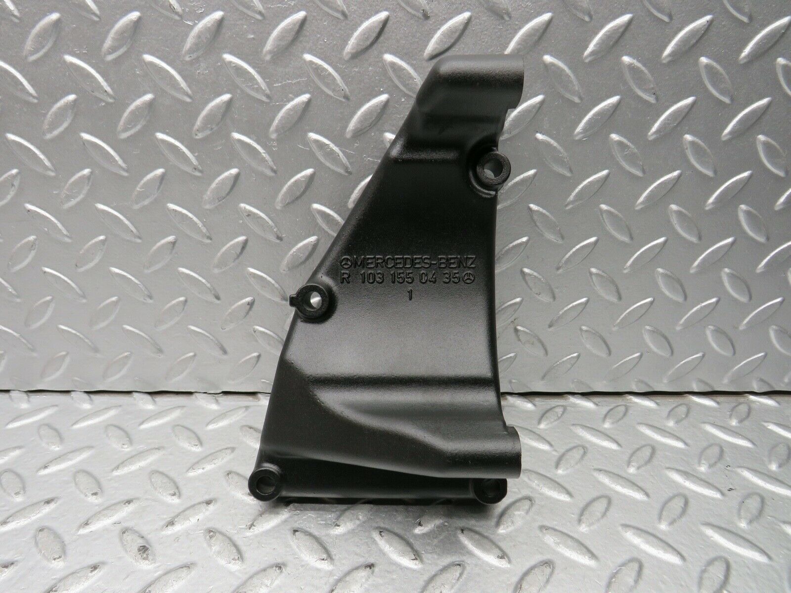 21772 Mercedes-Benz W126 300SE Alternator Generator Bracket 1031550435