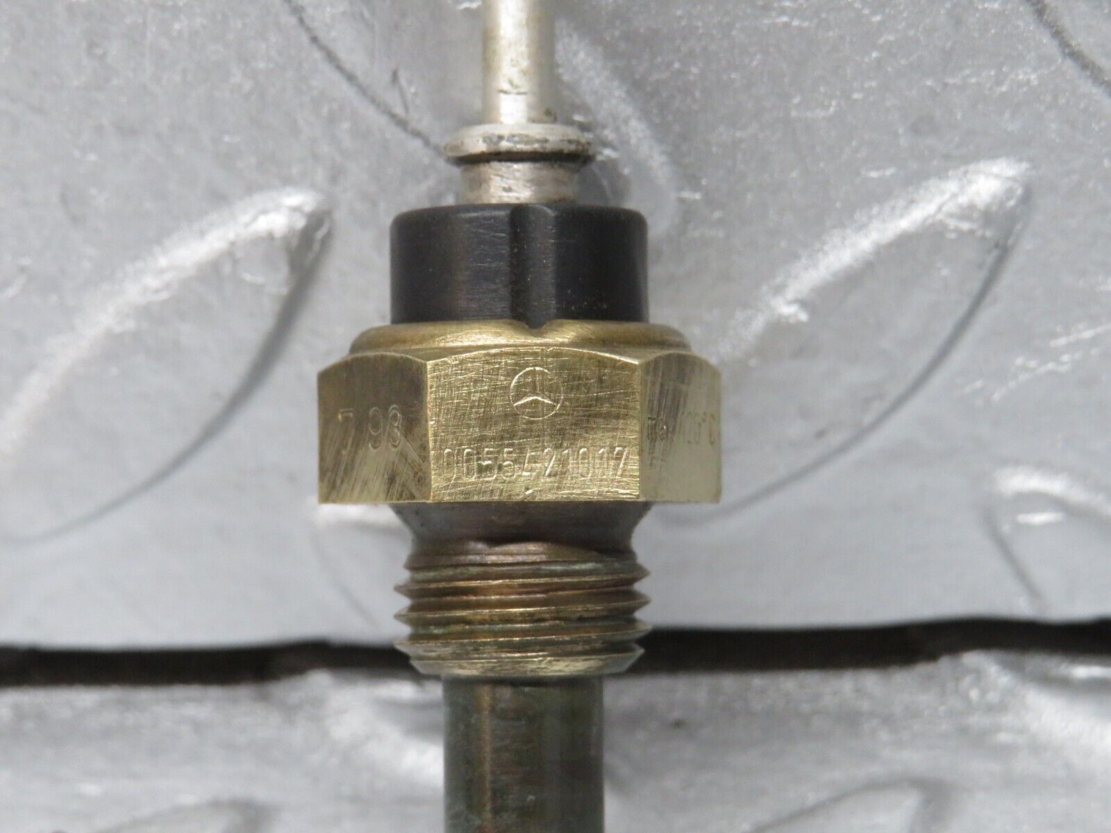 38129 Mercedes-Benz A124 320E Cabriolet Coolant Temperature Sensor VDO 0055421017