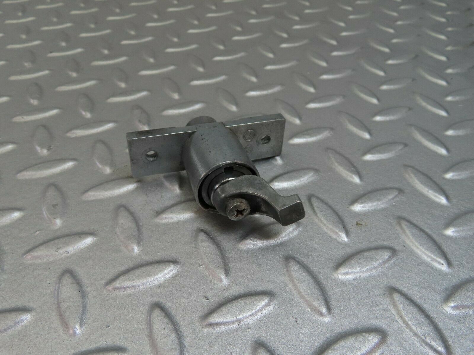 7891 Mercedes-Benz W115 220D Trunk Lock No Key