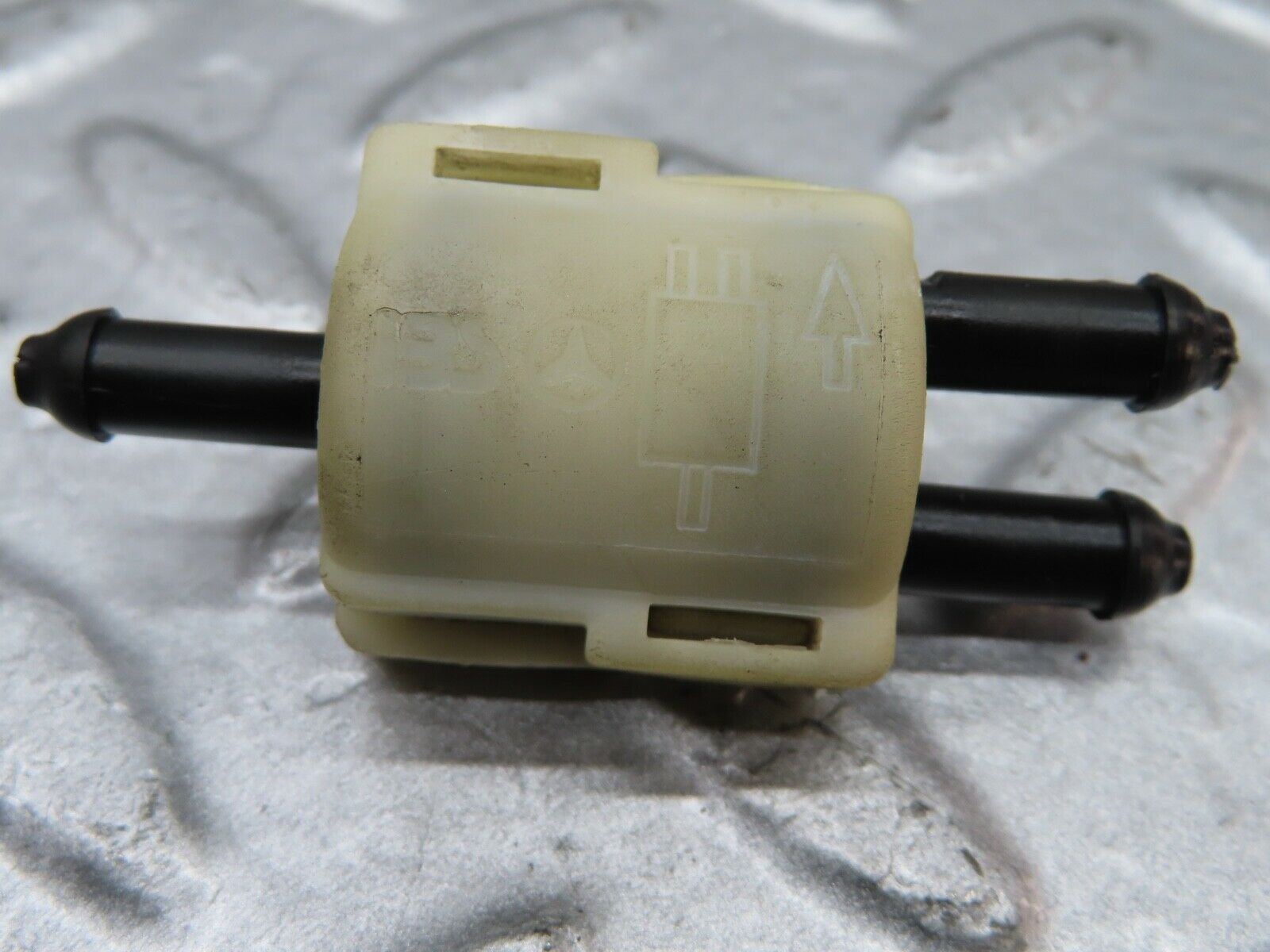 20048 Mercedes-Benz R129 300SL Coupe Windscreen Washer Fluid Distributors