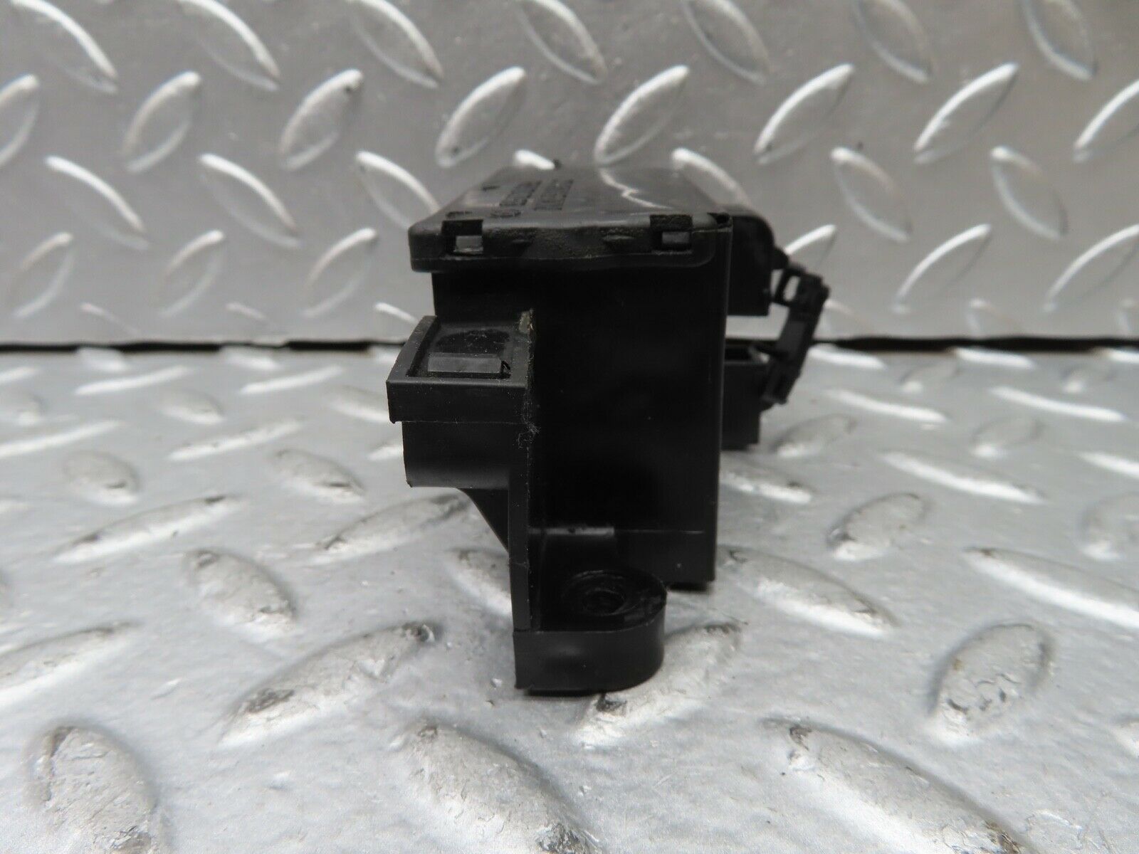 21565 Mercedes-Benz W126 300SE Cable Wire Distributor Connector 1265400069