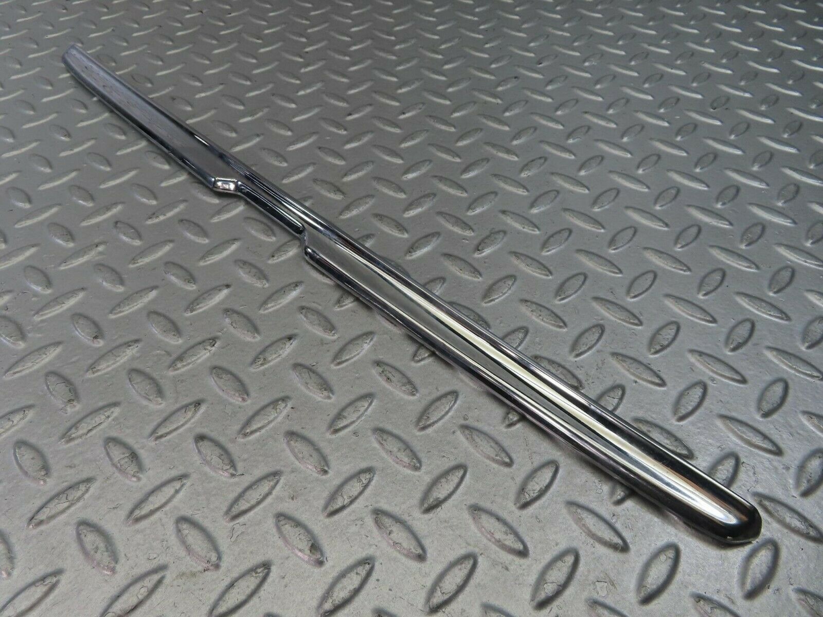 9178 Mercedes-Benz W116 Boot Boot Trunk Handle Bar Chrome 1167580102