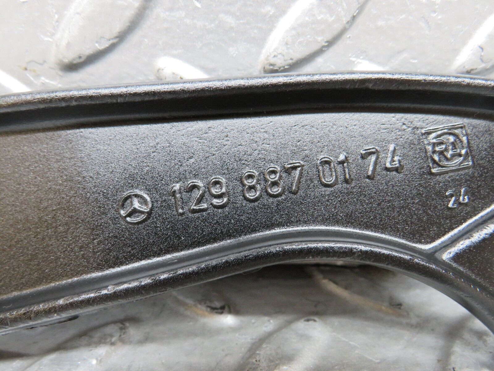 29016 Mercedes-Benz C124 320CE Coupe Bonnet Hinge Lever Left Side 1298870174