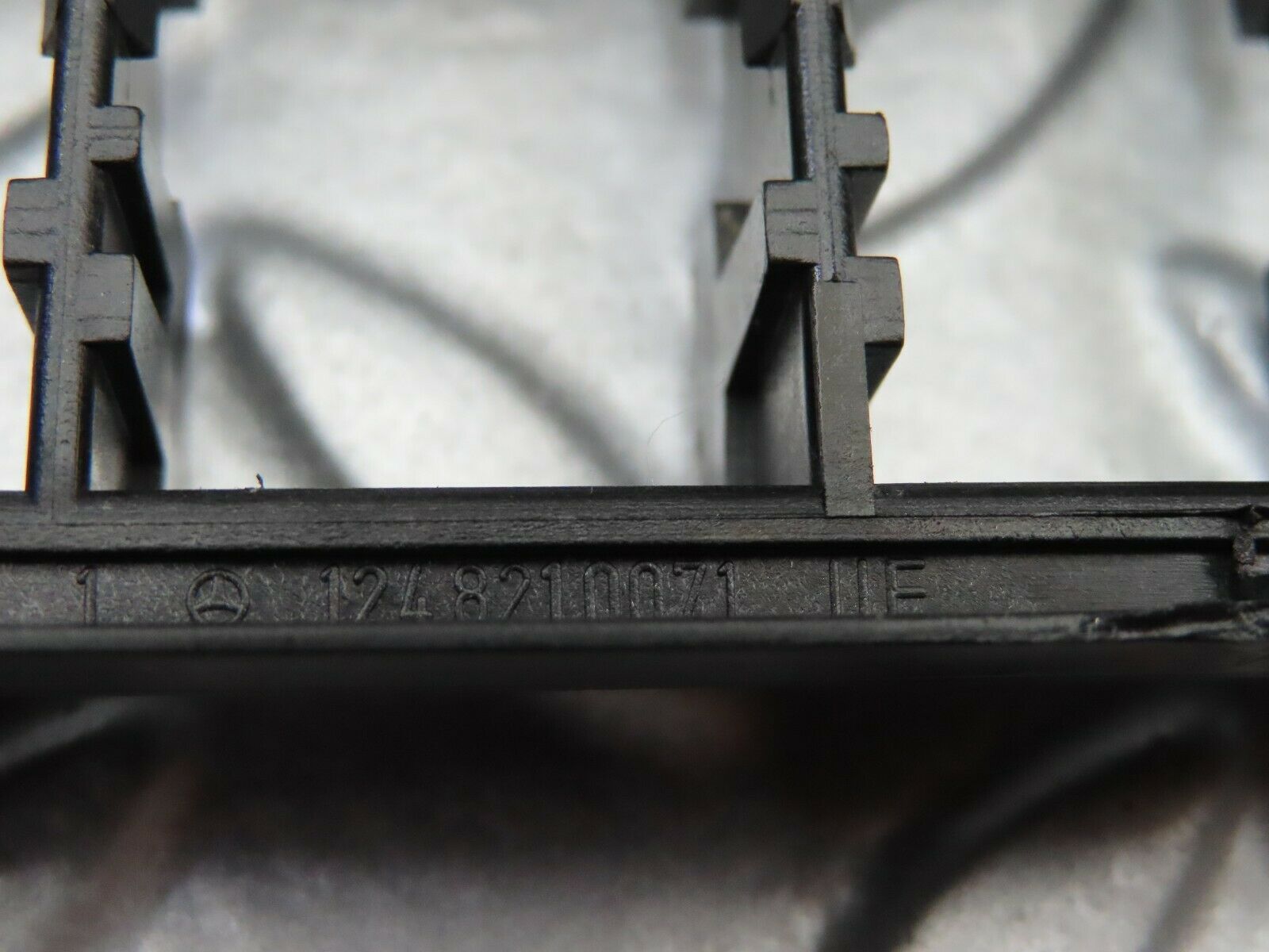 6475 Mercedes-Benz S124 E220 Wagon Centre Console Switch Bracket 1248210071