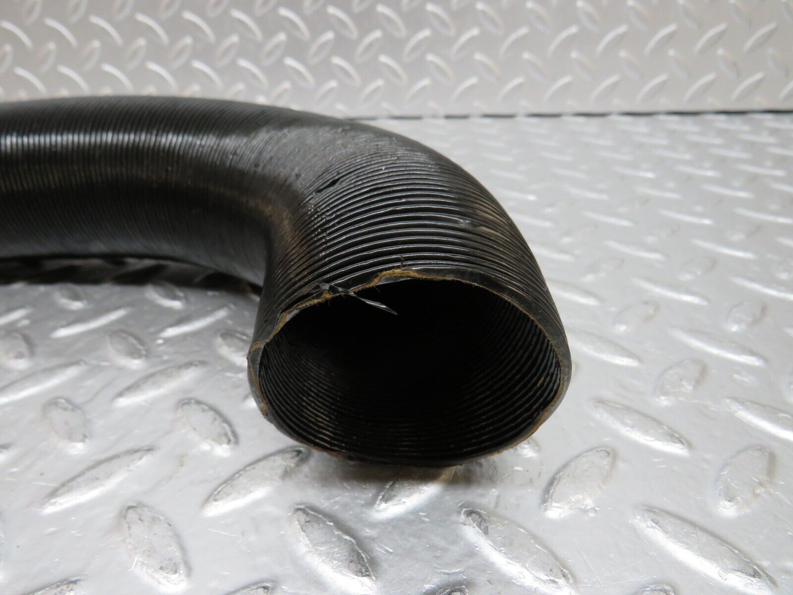 0866 Mercedes-Benz C107 350SLC Coupe Dash Air Vent Pipe Right Side