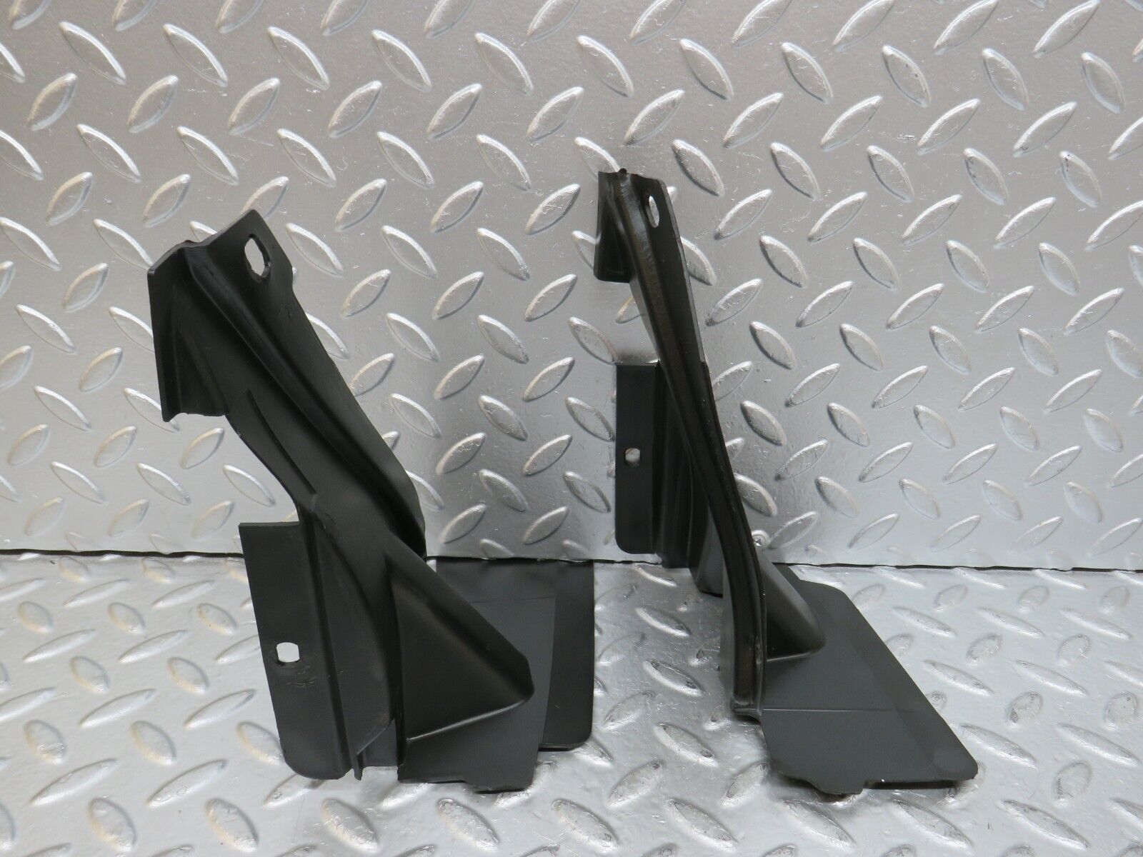 29359 Mercedes-Benz W124 230E Covering Side Member Pair 1246280907 1246281007