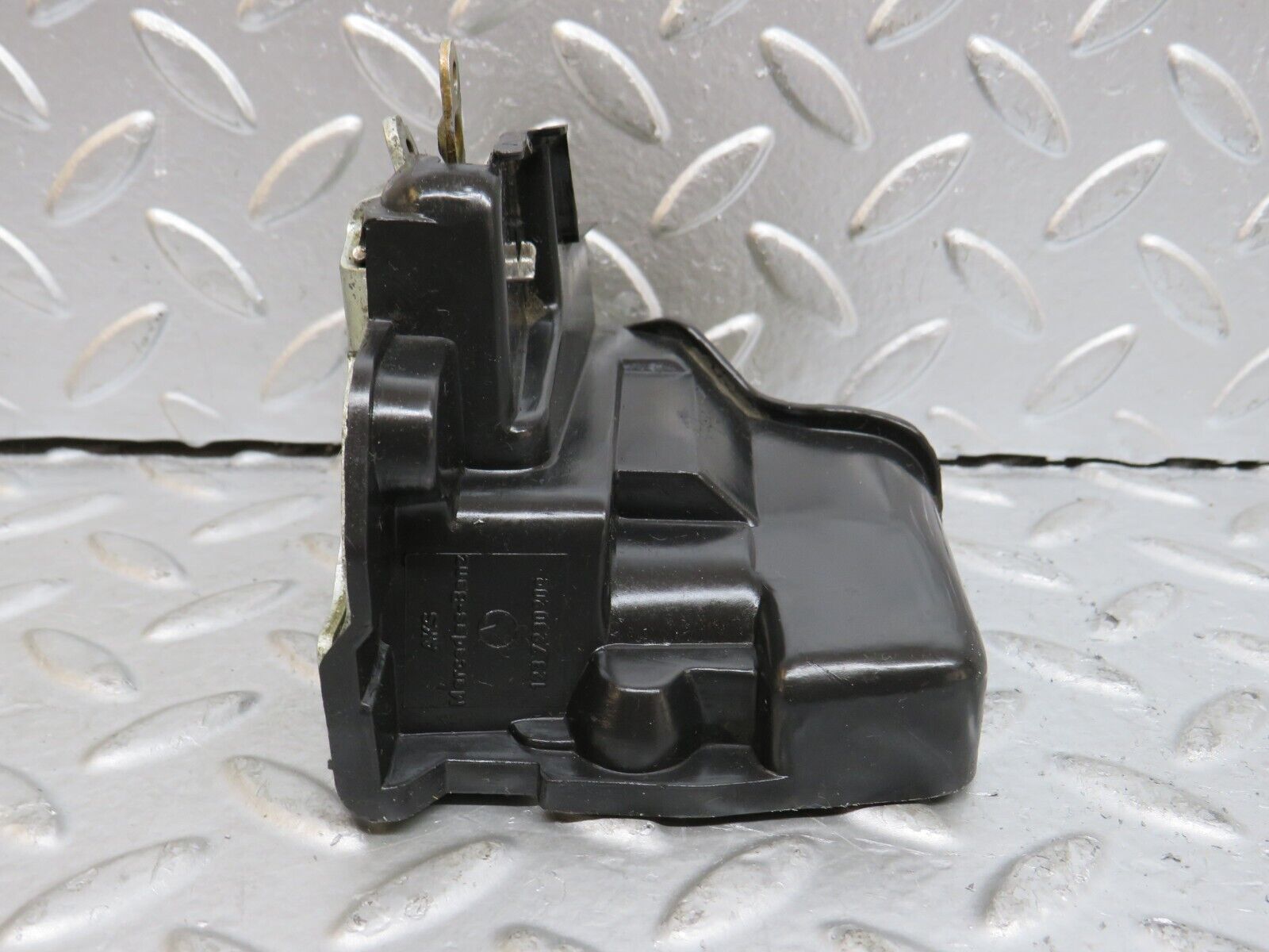 29667 Mercedes-Benz W123 230E Front Right Door Lock Mechanism 1237230208