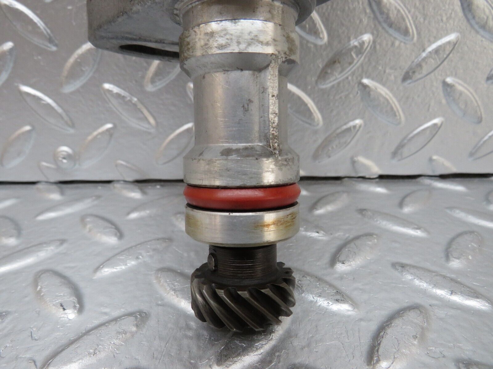 29375 Mercedes-Benz W124 230E Ignition Distributor Bosch 0031583101 0237002105