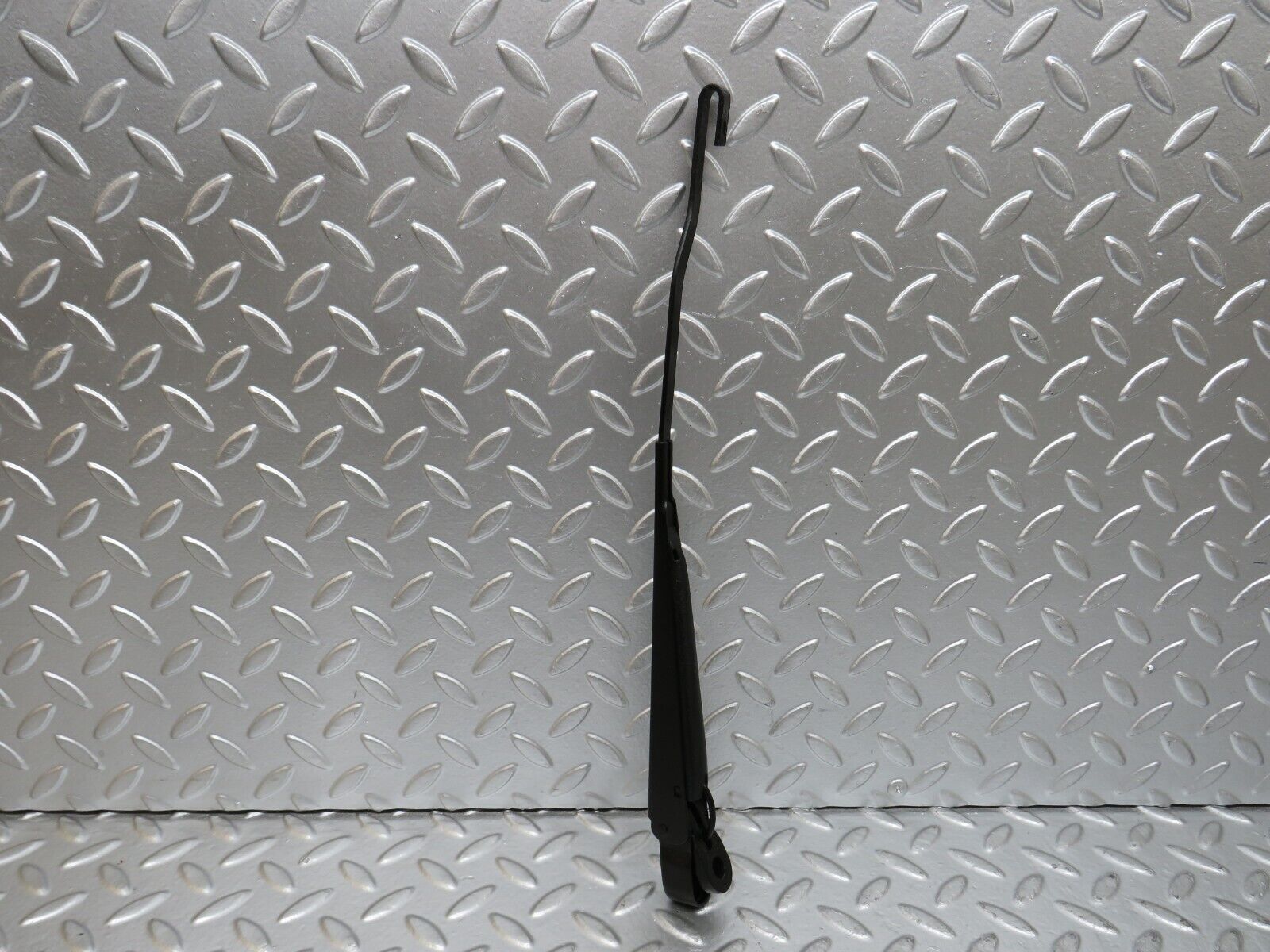 25427 Mercedes-Benz W123 200 Wiper Arm Bosch Left Side 3399990553