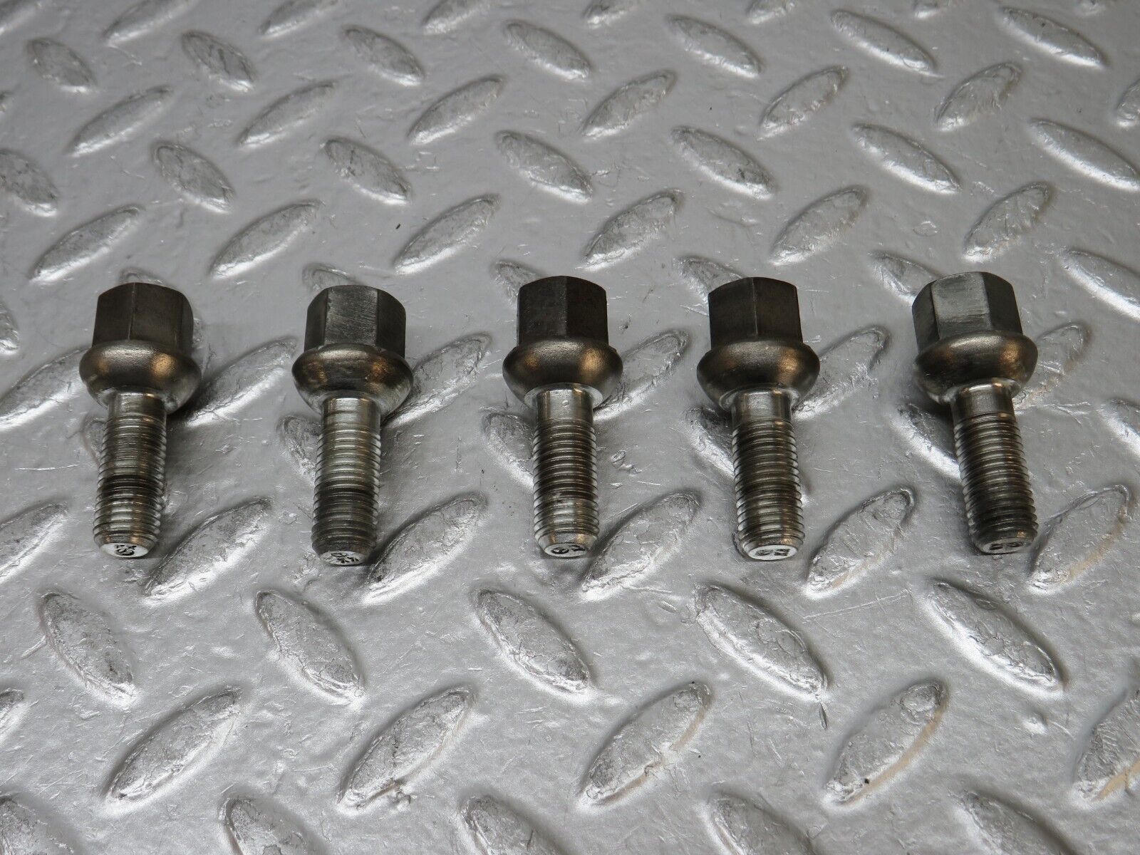 32232 Mercedes-Benz 5x Alloy Wheel Lug Bolt M12x1.5