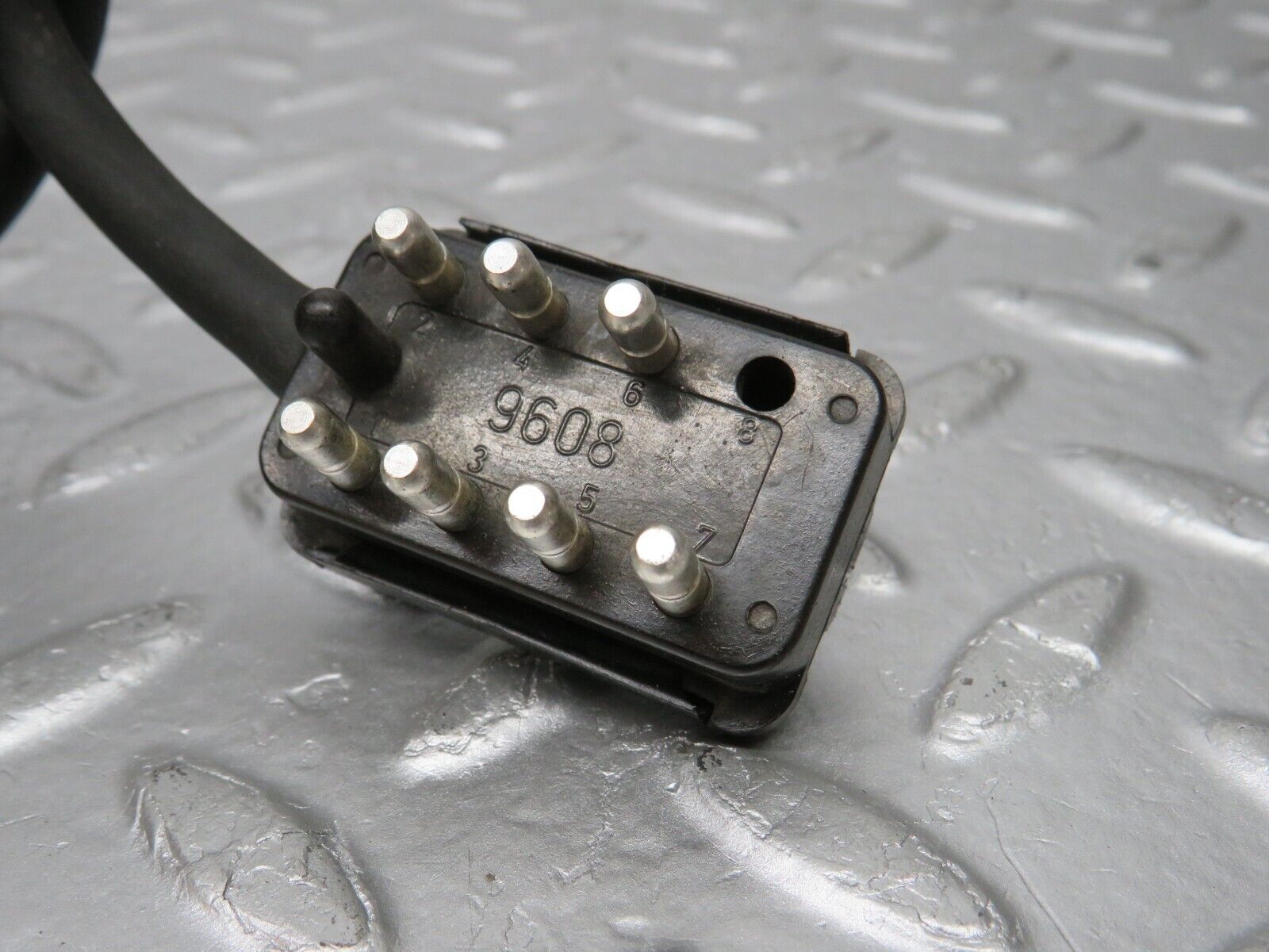 32713 Mercedes-Benz S124 300TE Wagon Cruise Control Actuator 0025458632