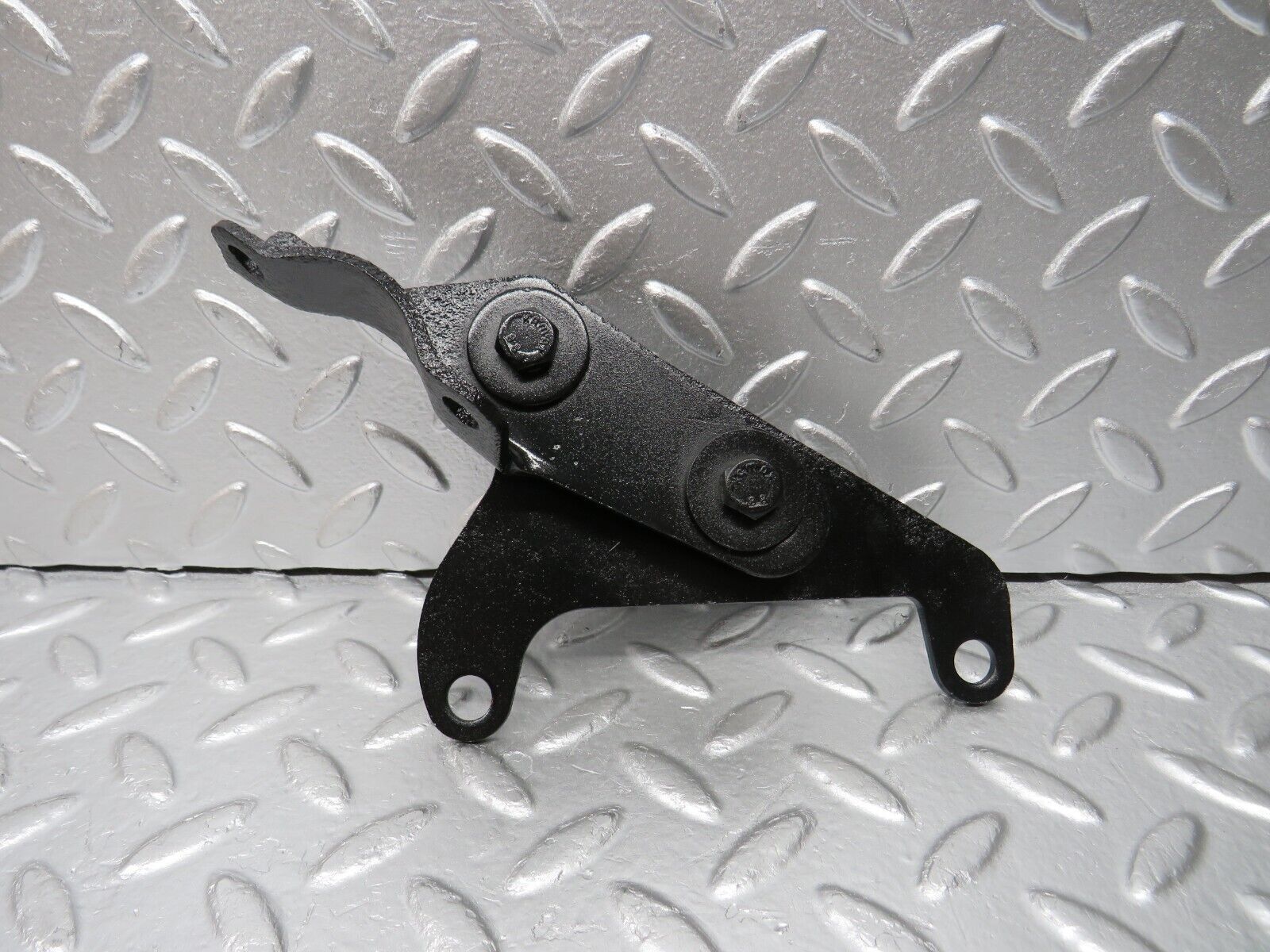 30923 Mercedes-Benz W201 190E 2.0L Cable Holder Bracket