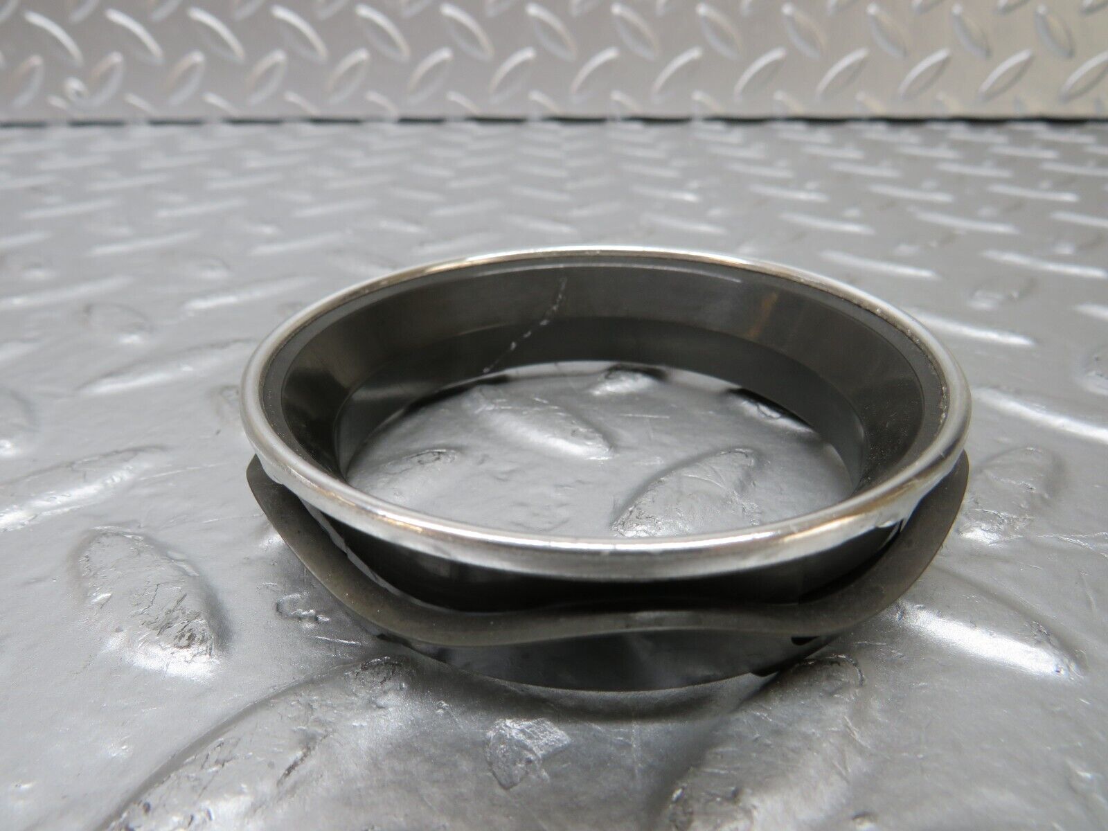 25594 Mercedes-Benz W123 200 Dashboard Air Vent Chrome Bezel