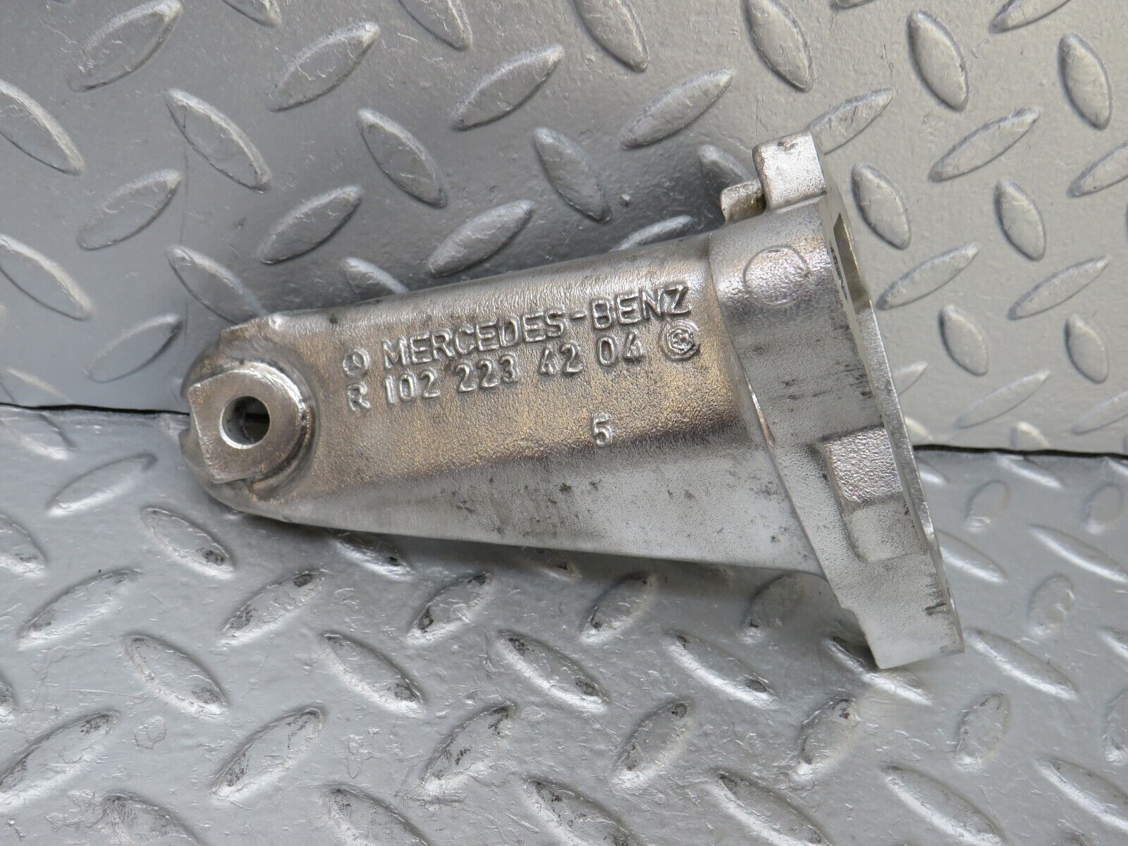 36674 Mercedes-Benz W201 190E 2.0L Engine Mount Bracket Right Side 1022234204