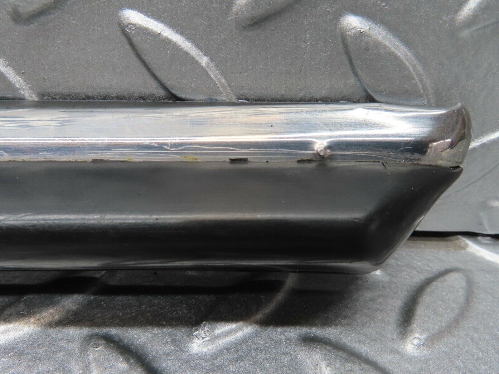 14113 Mercedes-Benz C107 280SLC Rear Left Fender Wing Centre Moulding Trim