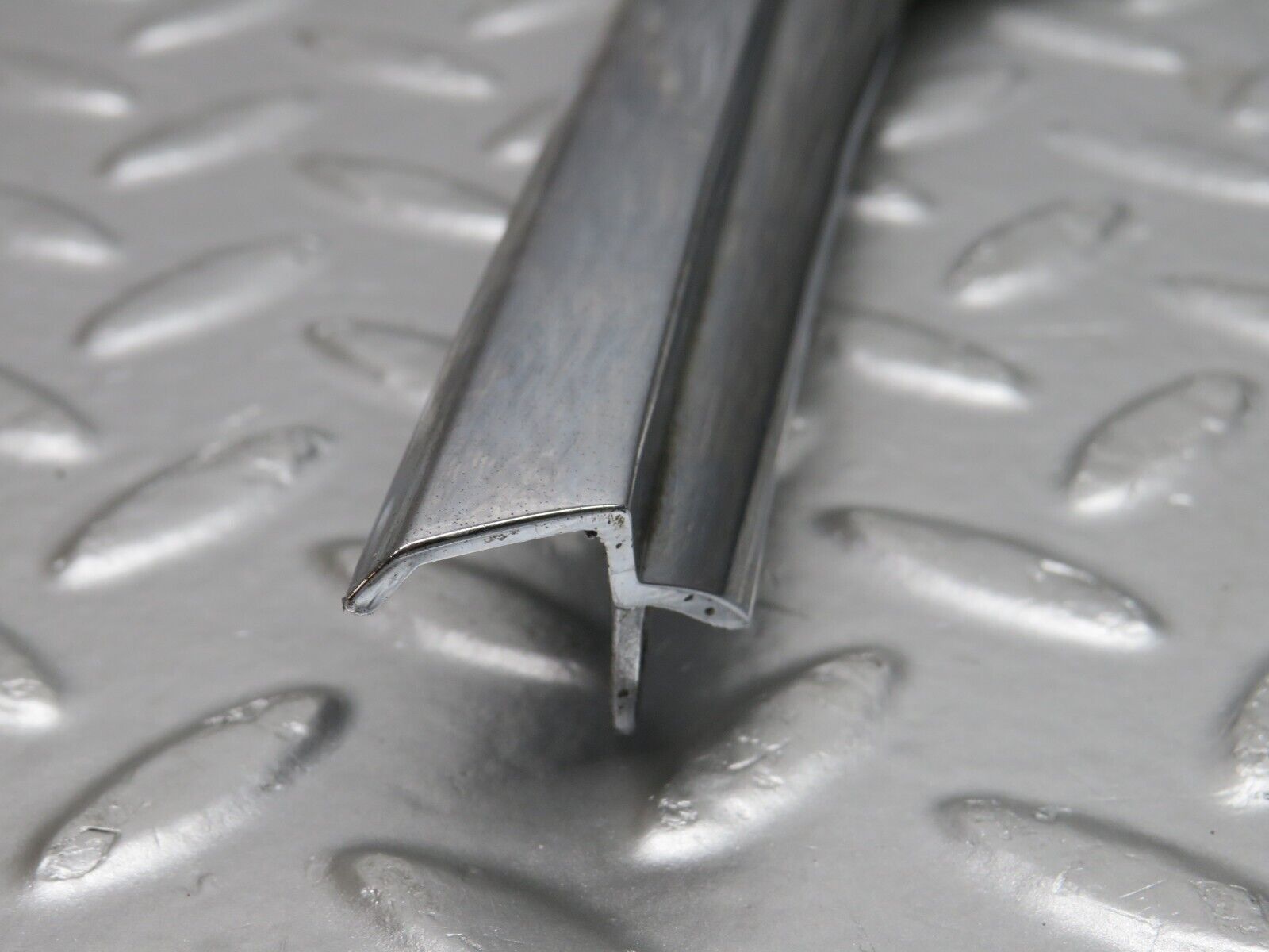 0696 Mercedes-Benz C107 350SLC Coupe Window Trim Chrome Left Side 1076980189