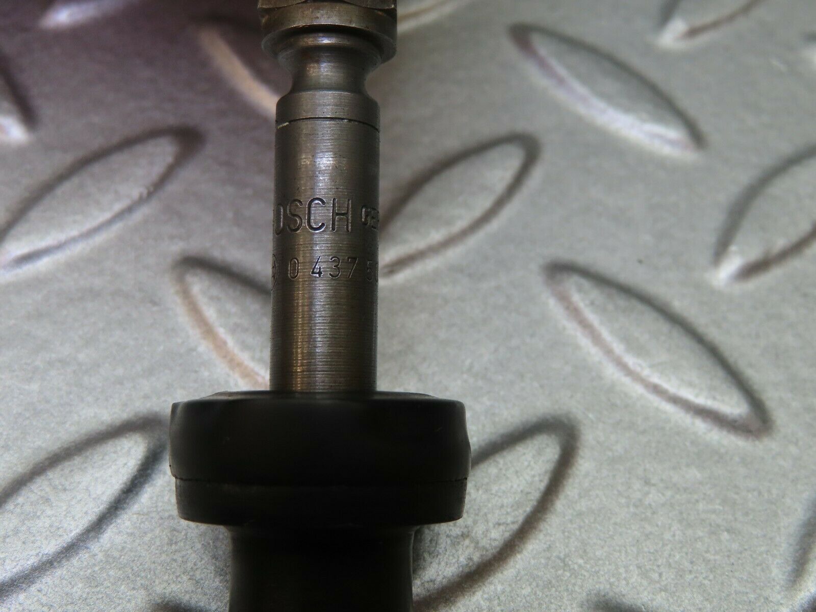 4422 Mercedes-Benz W123 230E Fuel Injector Bosch 0437502010